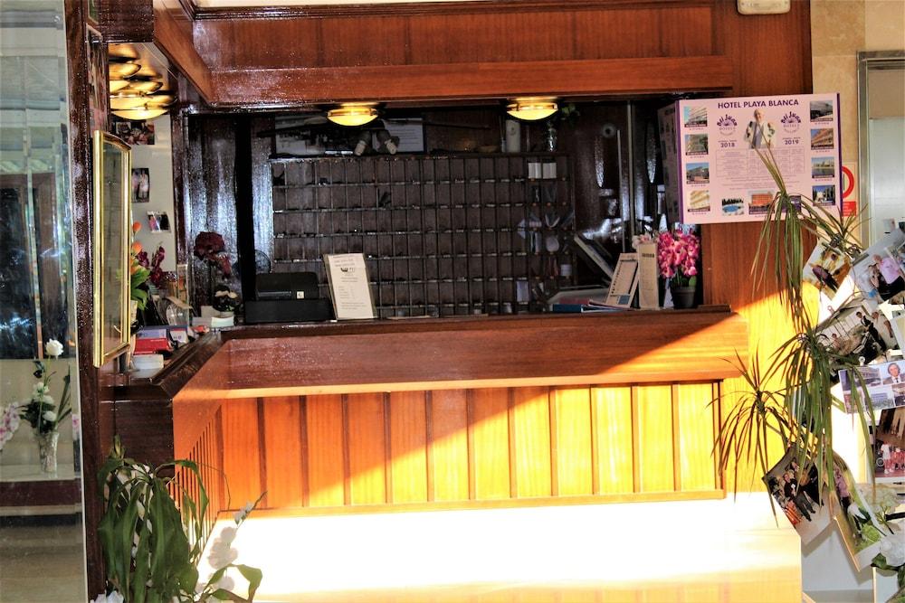 Bj Bei Juan Hostal S'Illot  Ngoại thất bức ảnh