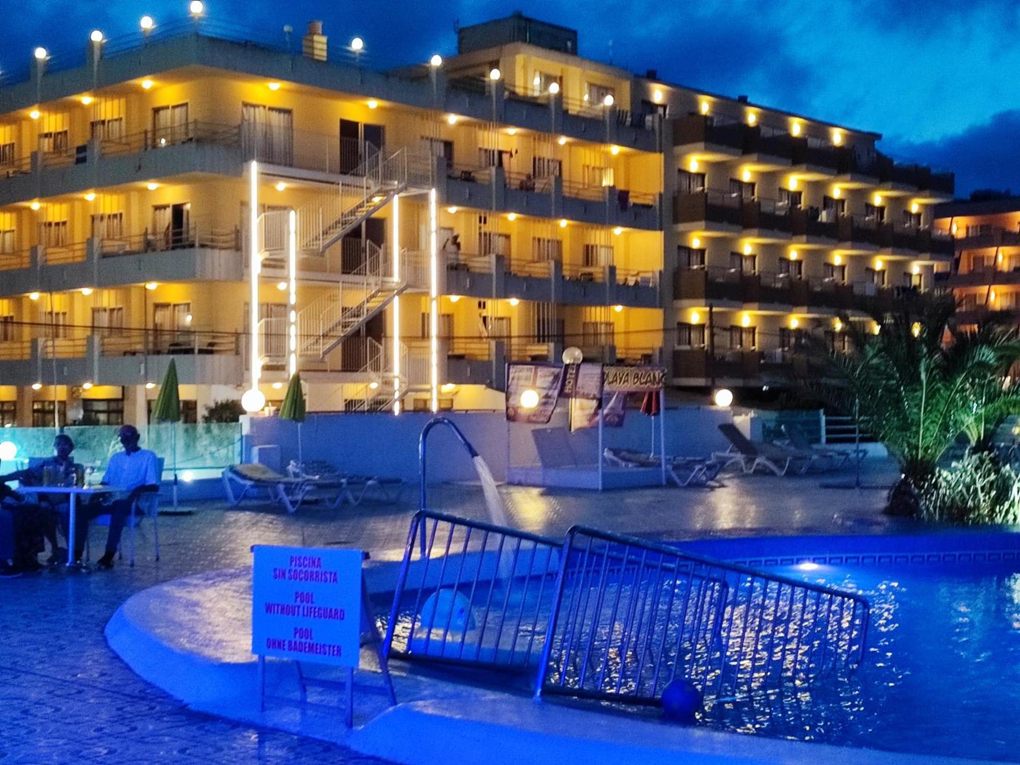 Bj Bei Juan Hostal S'Illot  Ngoại thất bức ảnh